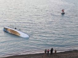 Migrant boat sinks off at Van Lake