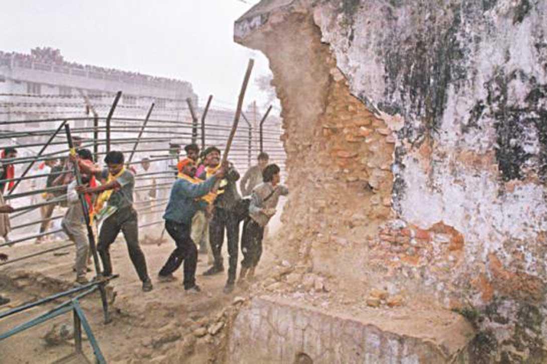 বাবরি মসজিদ গুড়িয়ে দেয়ার মামলার রায় আজ