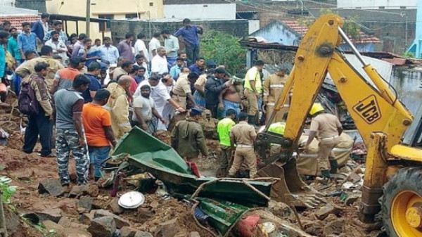 ভারতে ভারী বৃষ্টিপাতে দেয়াল ধসে ৯ জনের মৃত্যু
