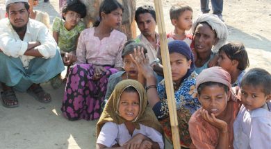 Displaced_Rohingya_people_in_Rakhine_State_(8280610831)_(cropped)