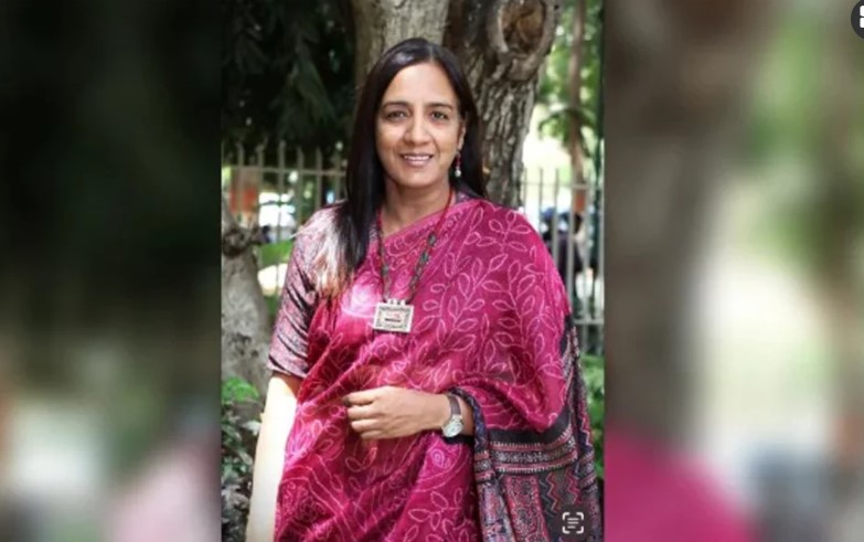 ফিলিস্তিনপন্থী পোস্টে রিঅ্যাক্ট দেওয়ায় চাকরিচ্যুত প্রধান শিক্ষিকা