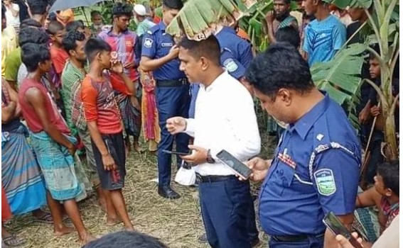 ঝোপের ভেতরে মানুষের হাড়, মাটি খুঁড়ে মিলল তিনজনের লাশ