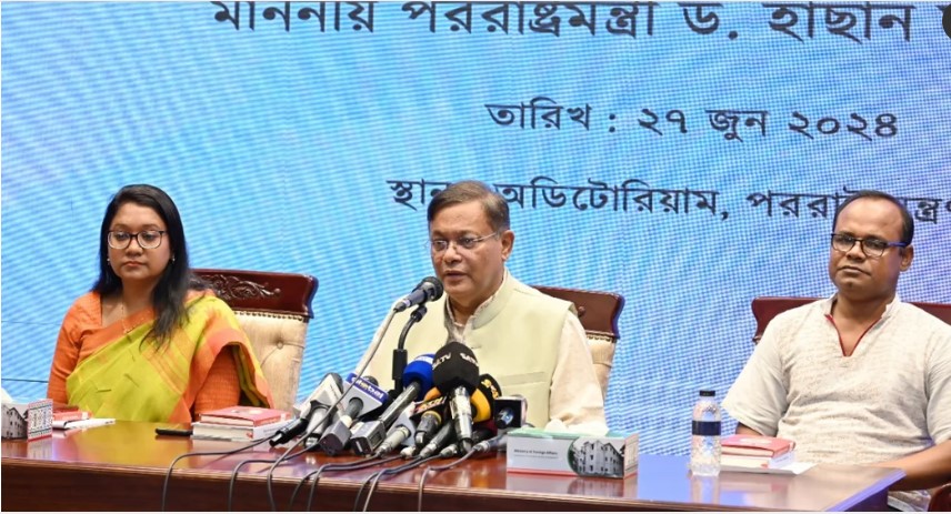 খালেদা জিয়া স্বেচ্ছায় বেসরকারি হাসপাতালে গেছেন, এর দায় সরকারের নয়