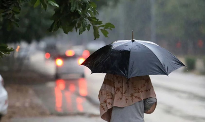 দেশজুড়ে বৃষ্টির আভাস, কমতে পারে তাপমাত্রা