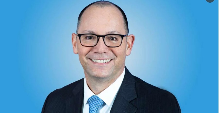 পেশা বদল করছেন পিটার হাস