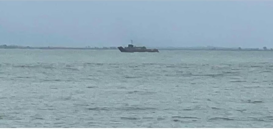 বিস্ফোরণের শব্দে কাঁপছে শাহপরীর দ্বীপ