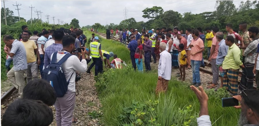 নরসিংদীতে ট্রেনে কাটা পড়ে নিহত ৫