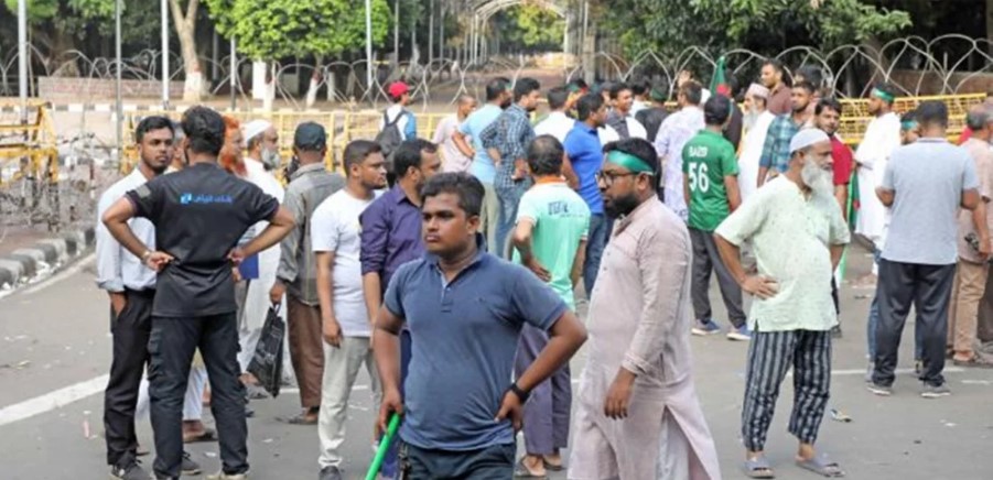 আওয়ামী লীগ সন্দেহে করা হচ্ছে তল্লাশি, কালো পোশাক দেখলেই জেরা