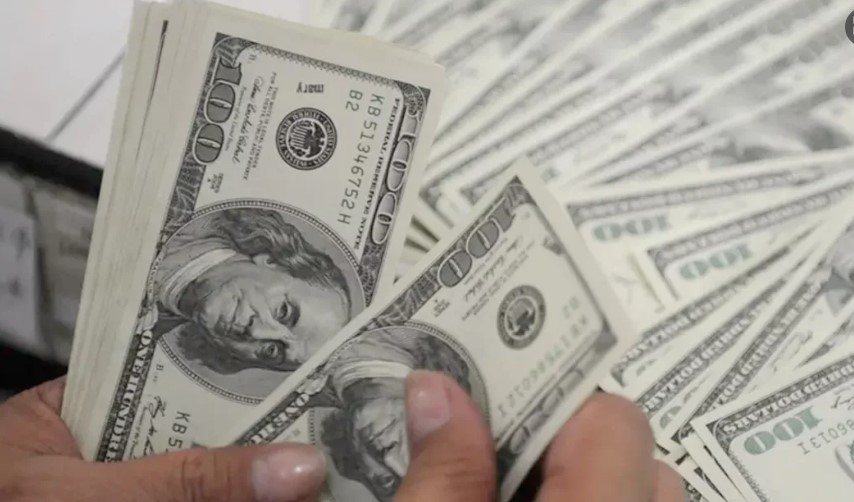 ২৮ দিনে দুই বিলিয়ন ডলার ছাড়ালো রেমিট্যান্স