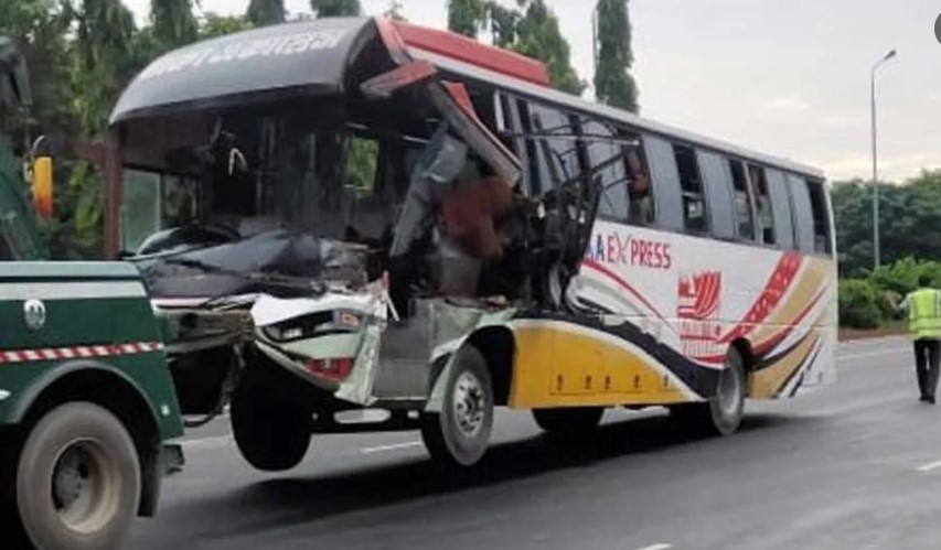 বঙ্গবন্ধু সেতুতে ট্রাকের পেছনে বাসের ধাক্কা, নিহত ৩