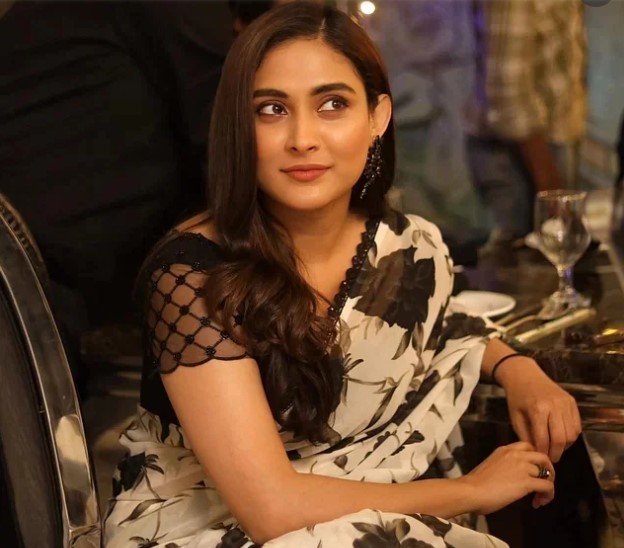 আগে মানুষ হোন, তারপর ভালো মানুষ সাজুন: মেহজাবীন