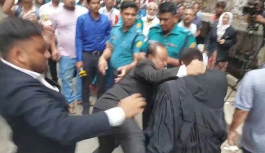 ‘জয় বাংলা’ স্লোগান দেওয়ায় আইনজীবীকে মারধর