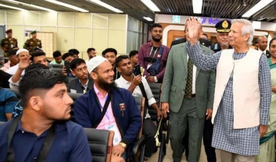 প্রবাসীরা বিমানবন্দরে অতিথির সম্মান পাবেন: প্রধান উপদেষ্টা