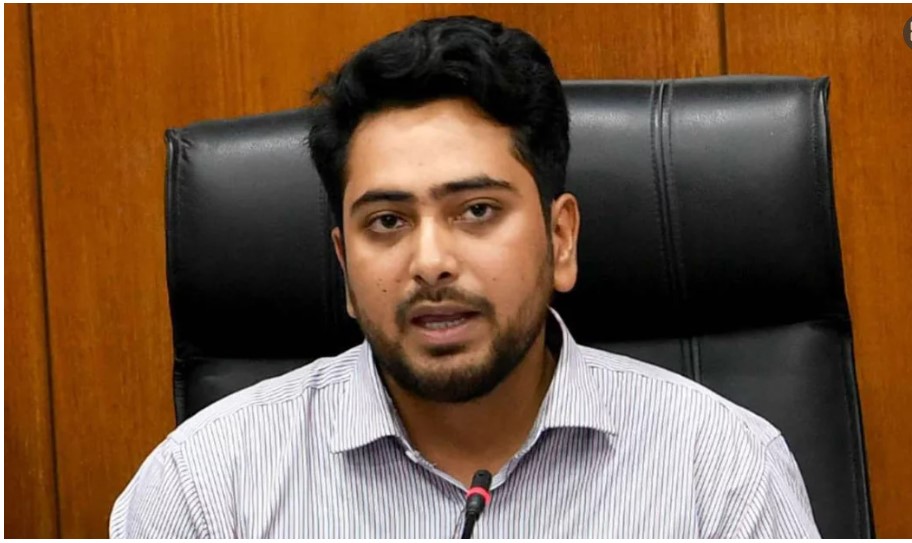 সং স্কা রে র ওপর ভিত্তি করেই নির্বাচনের দিকে এগোবে সরকার: তথ্য উ প দে ষ্টা