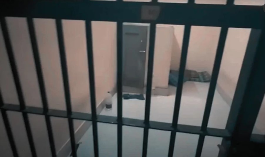 গোপন ৮ ব ন্দি শালার স ন্ধা ন, সাধারণ বন্দীদের সঙ্গেও রাখা হতো ভু ক্ত ভো গী দের