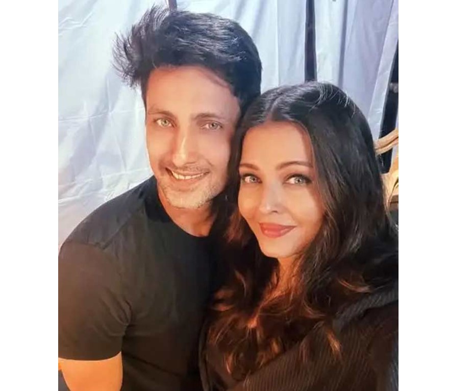 নতুন অধ্যায় শুরু করছেন ঐ শ্ব রি য়া