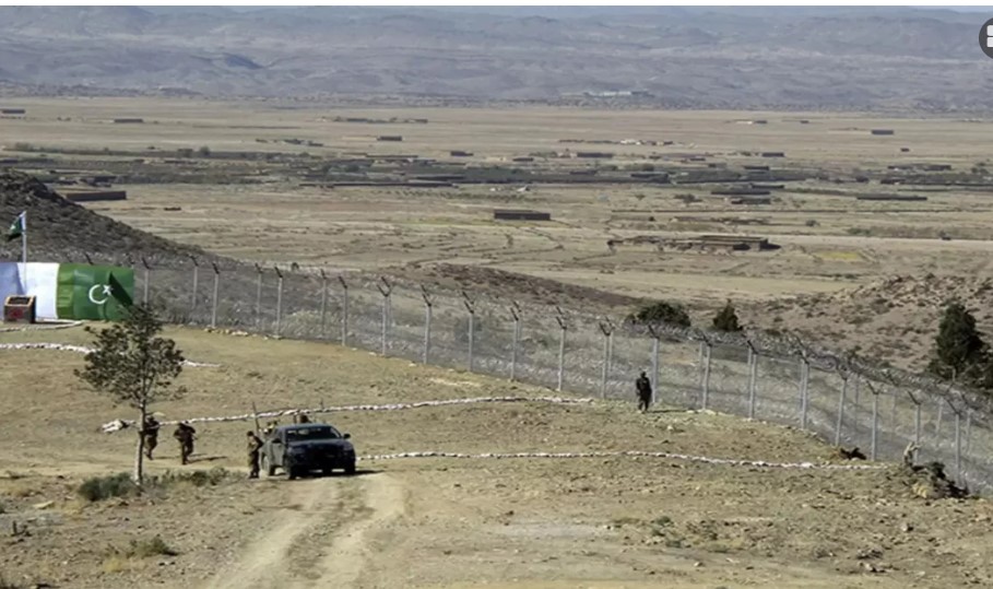 এ বা র পা কি স্তা নে  হামলা চালালো আফগানিস্তান