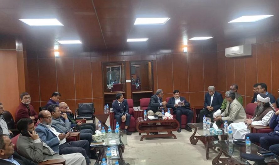 সিদ্ধান্ত ছাড়াই বৈঠক থেকে বেরিয়ে গেলেন নেতারা, বন্ধ থাকবে ট্রেন