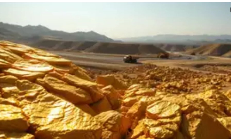 বিশাল স্ব র্ণের খনির সন্ধান পেল পাকি স্তান