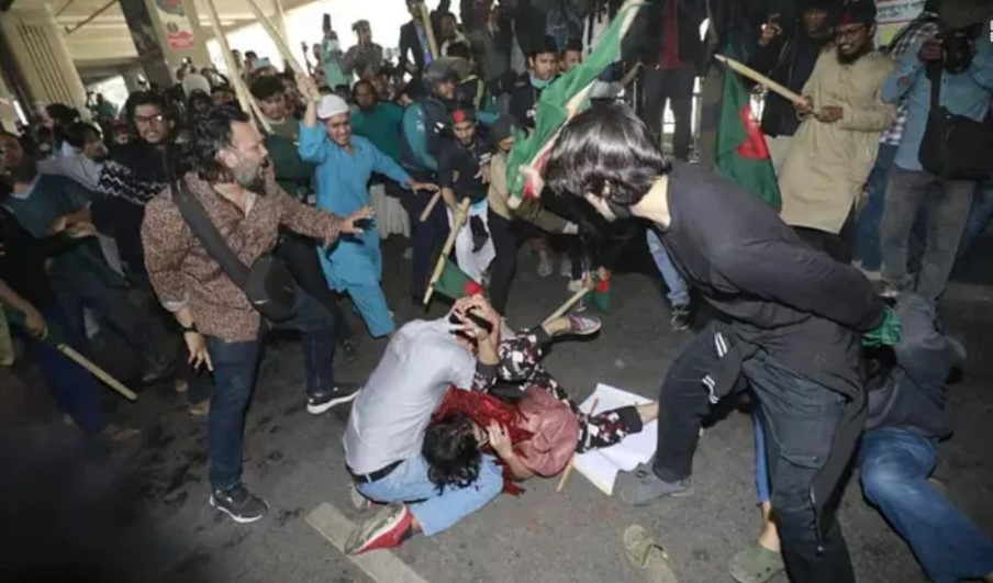 পাঠ্যবইয়ে  ‘আ দিবাসী’ গ্রা ফিতি:  এনসিটিবির সামনে দুই পক্ষের কর্মসূচিতে মারা মারি