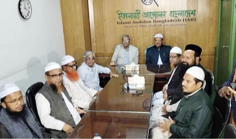 চরমোনাই পী রের স ঙ্গে বৈঠকে বসলেন মি র্জা ফখরুল