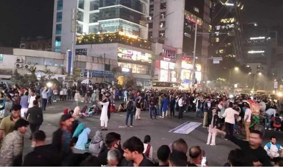 ‘তিতুমীর আ সছে, রাজপথ কাঁ প ছে’