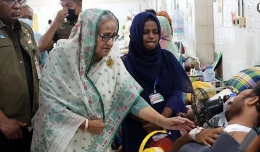 আহতদের দেখতে গিয়ে ‘নো ট্রি টমেন্ট, নো রিলি জ’ নির্দেশ দেন শেখ হাসি না’