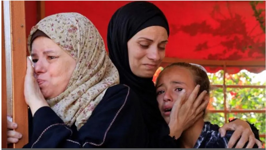 সারাবিশ্ব যখন ইরানের দিকে নজর রেখেছে, তার মধ্যেও গাজায় হত্যাযজ্ঞ চালিয়ে যাচ্ছে দখরদার ইসরাইল