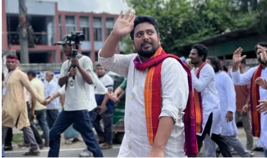 নিজেদের চাঁ দাবাজি ঢাকতে ত রুণদের দায় দি চ্ছে বিএনপি: নাহিদ ইসলাম