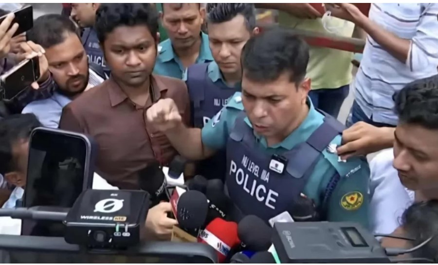 কোচিংয়ের আইডি কা র্ড নিয়ে ঢাকা কলেজ ও সিটি কলেজের শিক্ষার্থী দের সংঘ র্ষ