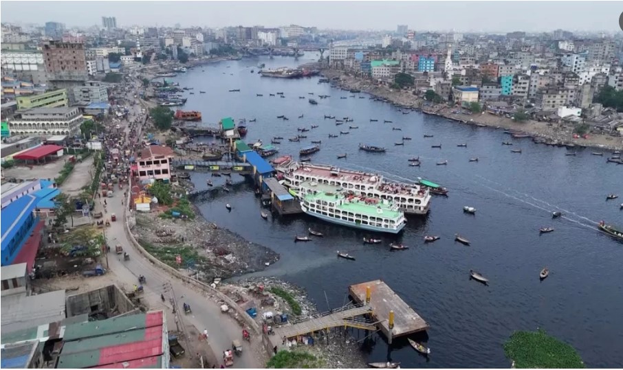 বুড়িগঙ্গায় হাত বাঁ ধা অবস্থায় নারী-মর দেহ উদ্ধার পুরুষের ভাসমান