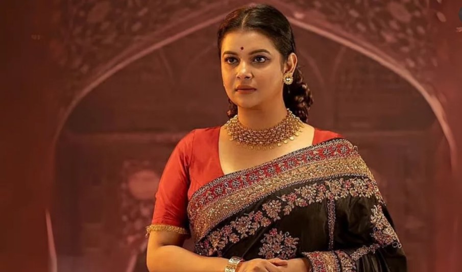 এমন কেউ ক্ষ মতায় আসুক যারা ‘রয়ে সয়ে চুরি করবে’: শবনম ফারিয়া