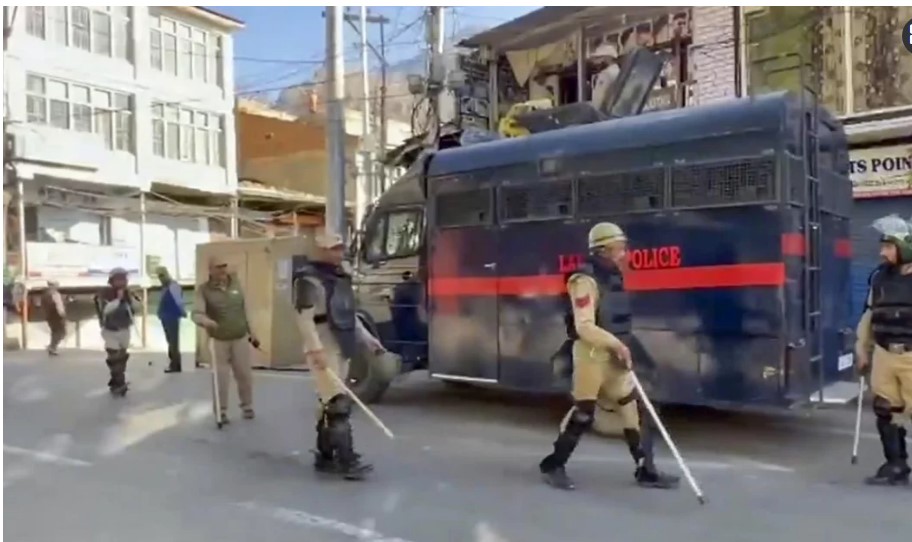 বিক্ষোভে চার জন নিহত হওয়ার পর লাদাখে কারফিউ জারি