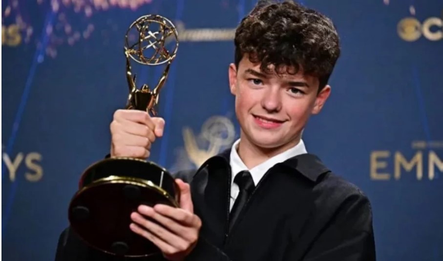 এমি অ্যাওয়ার্ডসে ইতিহাস গড়লেন ১৫ বছরের ওয়েন কুপার