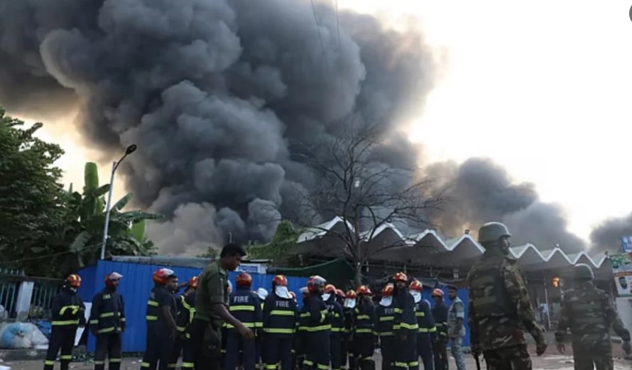 শাহজালাল বিমানবন্দরের আগুন কিছুটা নিয়ন্ত্রণে: বেবিচক