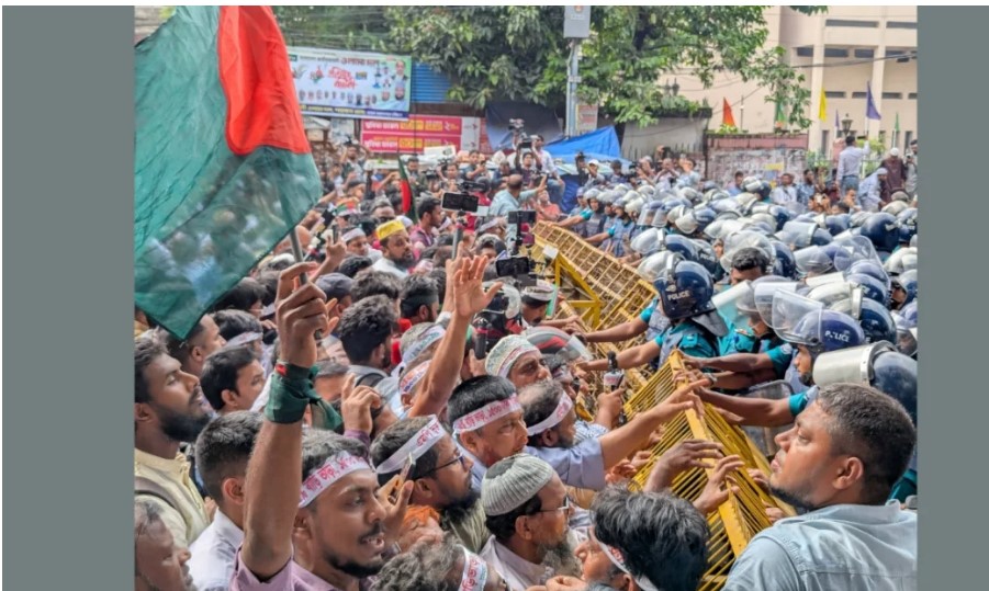 শিক্ষক-কর্মচারীদের বাড়ি ভাড়া ৫ শতাংশ দিতে চায় সরকার, শিক্ষকদের না