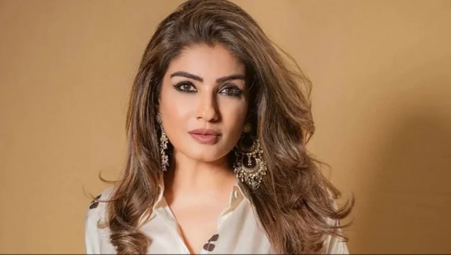 পরতে হবে অস্বস্তিকর পোশাক, তাই শাহরুখকে ফিরিয়েছিলেন রাভিনা