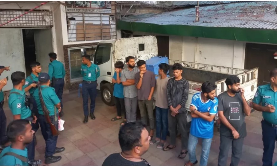 সাবেক শিক্ষামন্ত্রী নওফেলের বাসায় পুলিশের অভিযান, আটক ৭