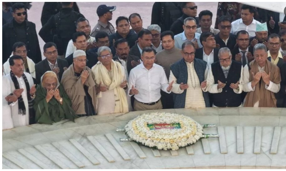 ১৯ বছর পর বাবার কবর জিয়ারত করলেন তারেক রহমান