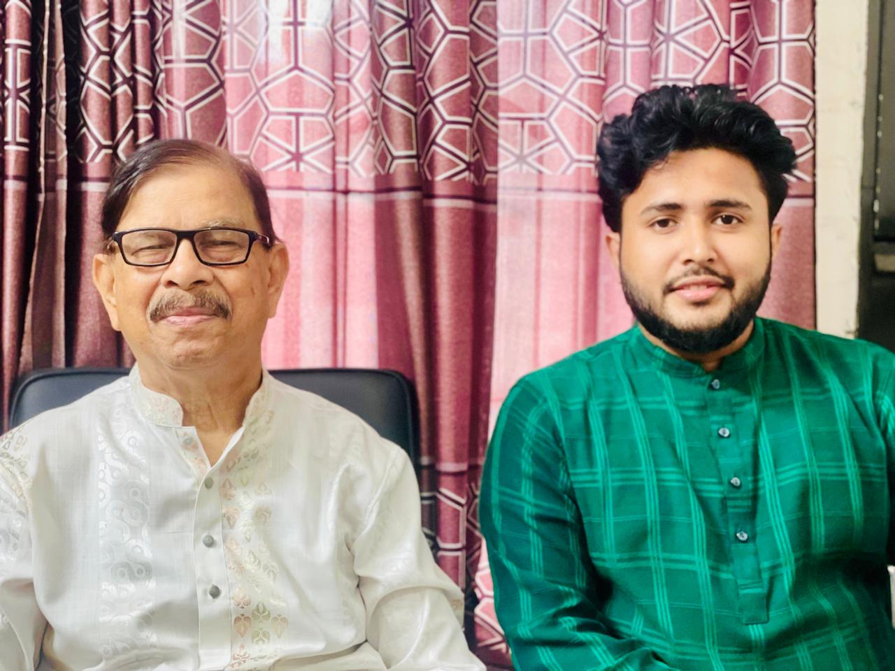 বুক চিতিয়ে গুলির মুখে দাঁড়িয়ে গণতন্ত্রের জন্য জীবন দেওয়ার এমন দৃষ্টান্ত বিশ্বে সত্যিই বিরল