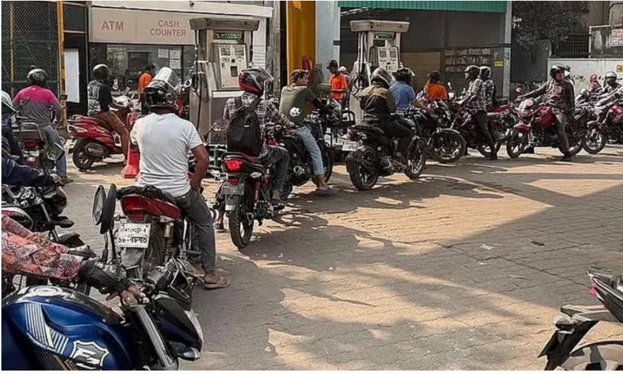 যানবাহনে জ্বালানি তেল নেওয়ার সীমা বেঁধে দিলো সরকার