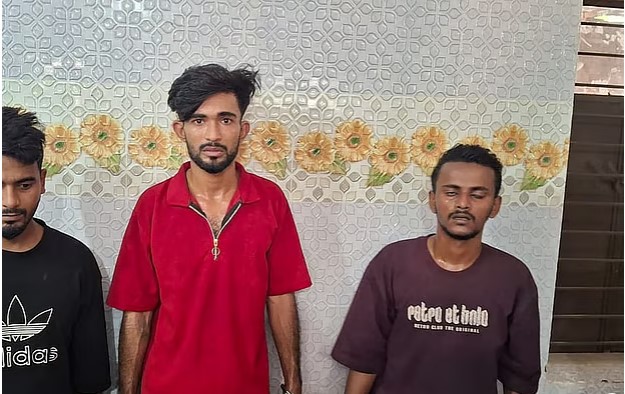 ছিনতাইয়ের মোবাইল নিয়ে দ্বন্দ্ব থেকেই খুন মোহাম্মদপুরে ৮-১০টি বাহিনী এখন সক্রিয় রয়েছে।