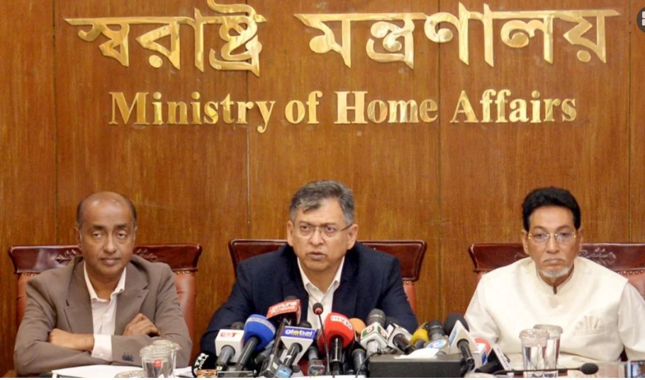 স্বরাষ্ট্রমন্ত্রী সালাহউদ্দিন আহমদ অন্তর্বর্তী সরকারের জারি করা কিছু অধ্যাদেশ নিয়ে বিরোধী দল রাজনীতি করতে চাচ্ছে