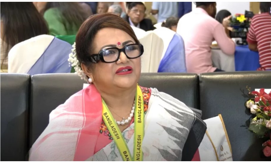 মা দিবস উপলক্ষ্যে বিশেষ সম্মাননা পেলেন ববিতা