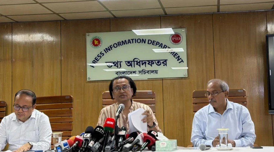 গণমাধ্যমকে আদালতের নির্দেশনা মানতে হবে: তথ্য উপদেষ্টা