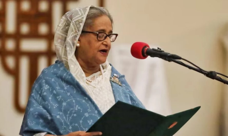 রয়টার্সকে সাক্ষাৎকার ঝুঁকি নিয়েই ডিসেম্বরে দেশে ফিরছেন শেখ হাসিনা, শীর্ষ নেতাদের নিয়ে করবেন আত্মসমর্পণ