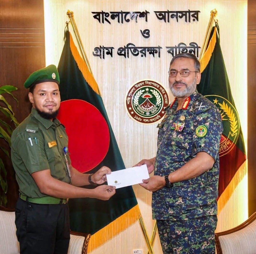 মানুষের মুখে হাসিই তার পুরস্কার, সম্মাননায় ‘মানবিক আনসার’ সরোয়ার