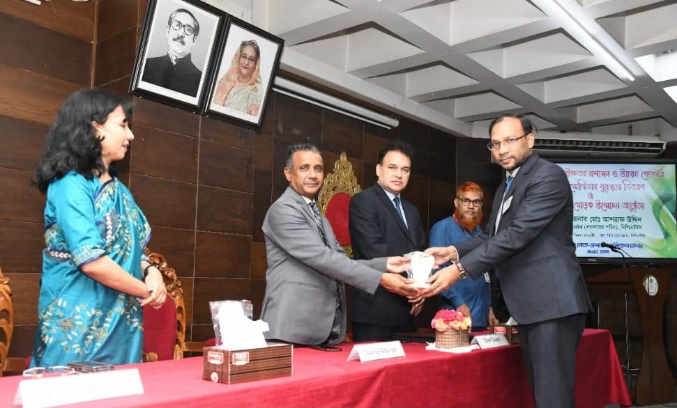 আইসিটি বিভাগের যুগ্মসচিবের বিরুদ্ধে একাধিক পদে দায়িত্ব গ্রহণ ও স্বার্থের সংঘাতের অভিযোগ